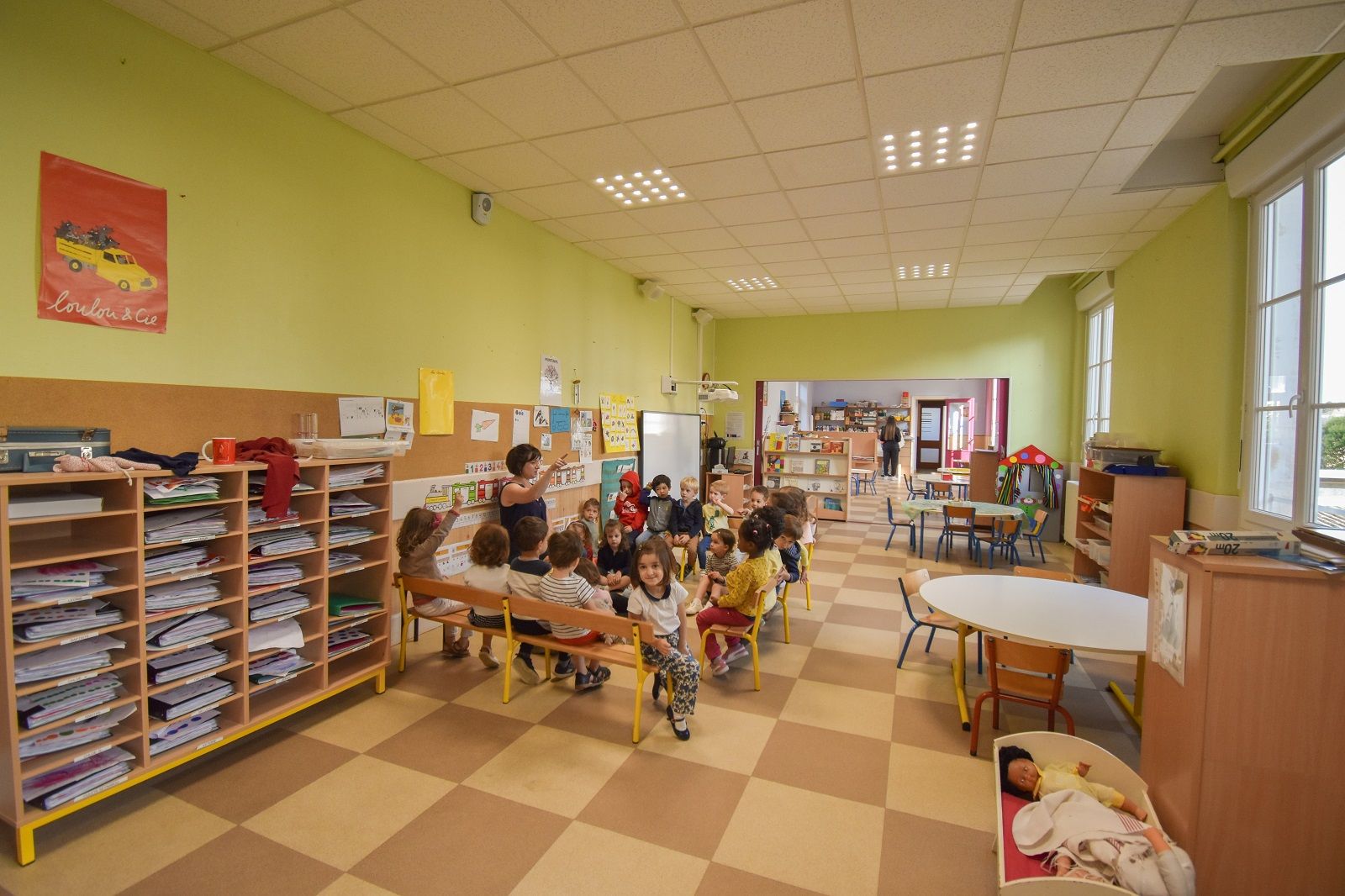 garcon dans une classe